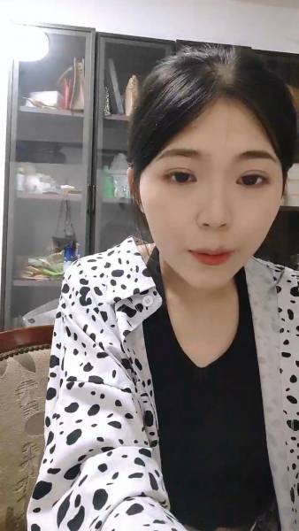 湖南妹子 高颜值清纯9分 极品美乳 阴毛长 阴唇粉 让人心动的初恋女神